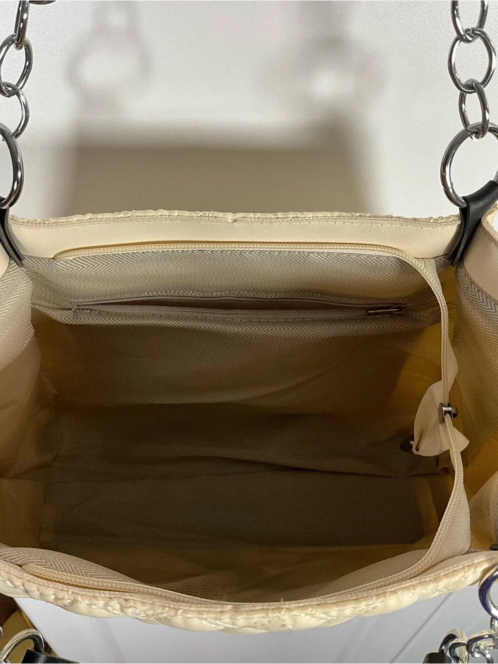 Mikaxiqi & Bags Quilted Cream Shoulder Tote with Chain-Strap Detail